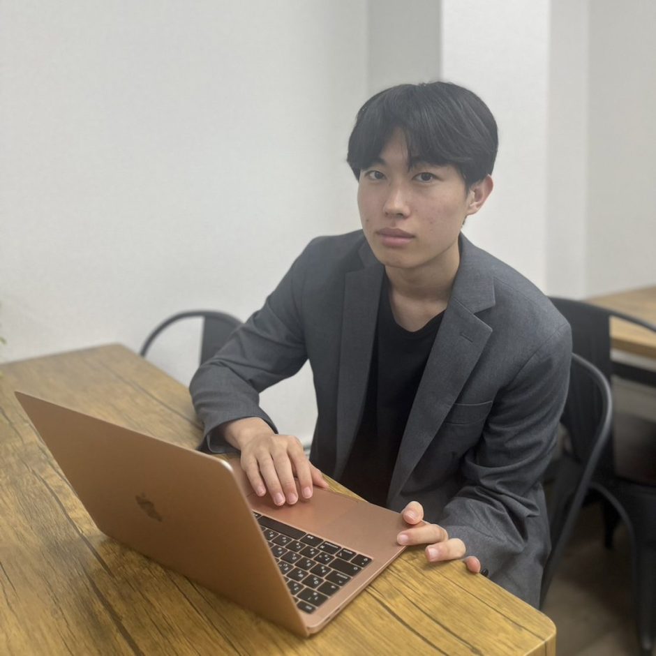 『普通の大学生活から長期インターンで20人を束ねる営業のリーダーに』